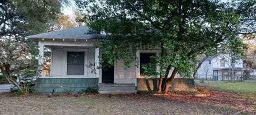 property at 1902 N Houston Ave