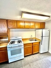 648 Goodhope St in Oak View, CA - Building Photo - Building Photo