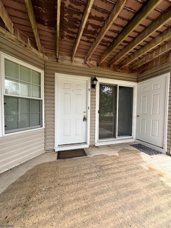 property at 5 Cedar Ct