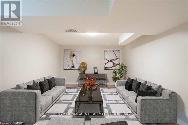 property at 7121 Dorchester Rd