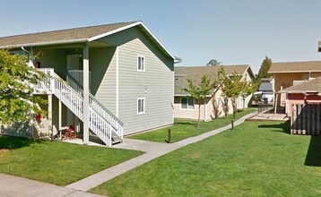 111 Virginia Dr in Centralia, WA - Building Photo - Building Photo