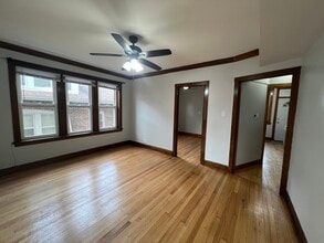 3214 W 66th Pl in Chicago, IL - Foto de edificio - Building Photo