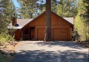 12250 Snowpeak Way in Truckee, CA - Foto de edificio - Building Photo