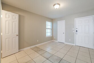 4958 S Cancun in Houston, TX - Foto de edificio - Building Photo