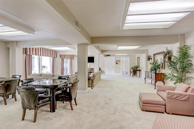 7555 Katy Fwy