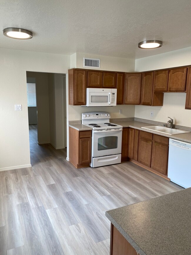 3100 Lori Pl NE, Unit A in Albuquerque, NM - Building Photo - Building Photo