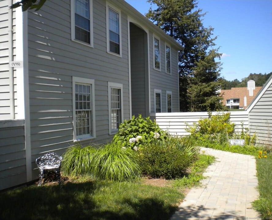 40 River Colony in Guilford, CT - Building Photo