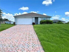 8032 Marsh Cir in La Belle, FL - Building Photo