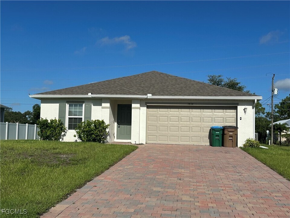 3438 NE 8th Pl in Cape Coral, FL - Building Photo