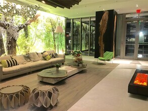 1010 Brickell Ave in Miami, FL - Building Photo - Building Photo