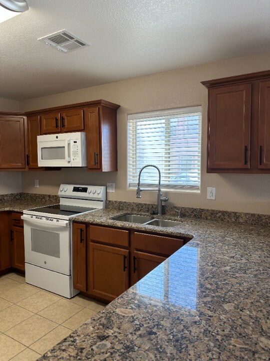 6345 Reynolds Dr in Las Cruces, NM - Building Photo