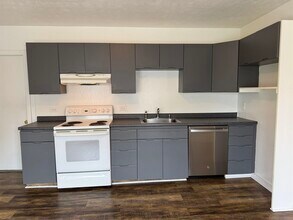 664 Maple St in Manchester, NH - Building Photo - Building Photo