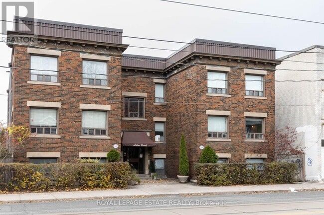 property at 922-922 Bathurst St
