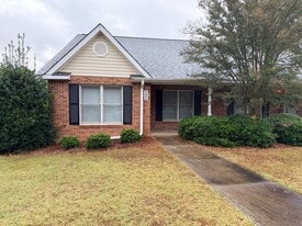 121 Timberwood Rd in Greenwood, SC - Building Photo