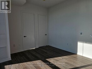 225 Commerce St in Vaughan, ON - Building Photo - Building Photo