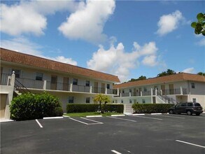 900 Jasmine Ln, Unit 102A in Vero Beach, FL - Building Photo - Building Photo