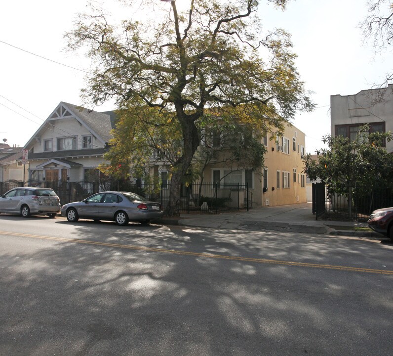 4620 Franklin Ave in Los Angeles, CA - Building Photo