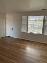 2295 Orleans St in Santa Rosa, CA - Foto de edificio - Building Photo