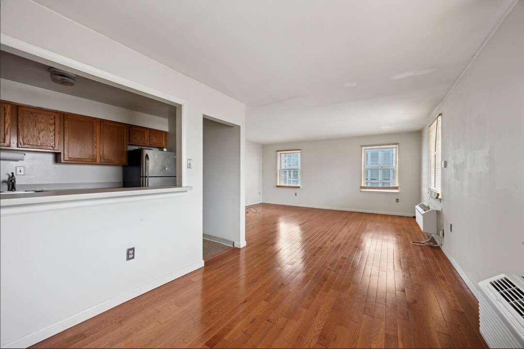 2133 Spring Garden St in Philadelphia, PA - Building Photo