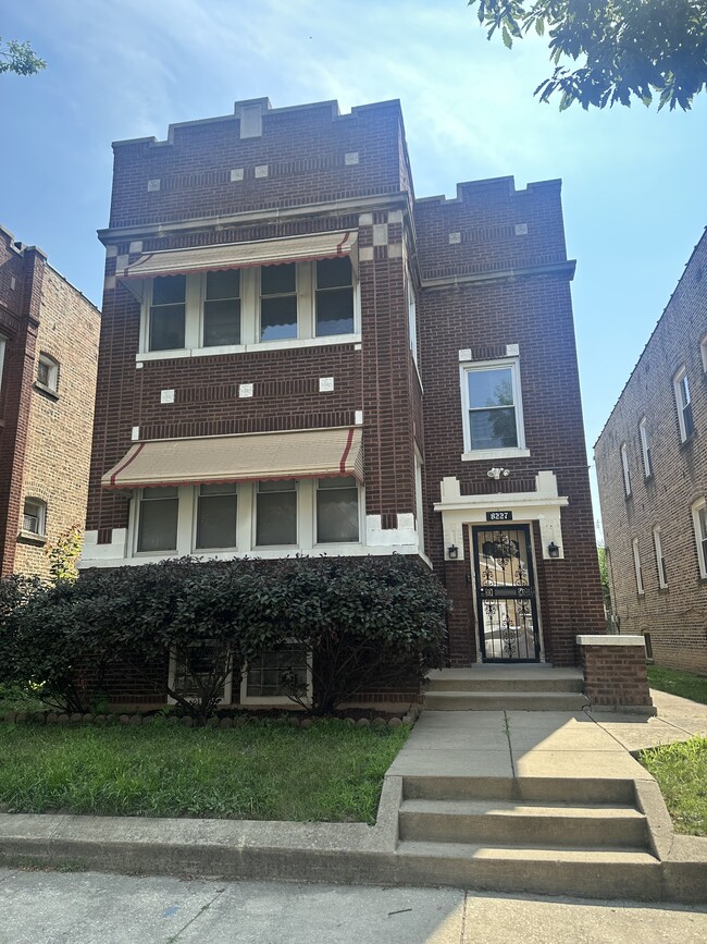 8227 S Green St, Unit 2nd floor