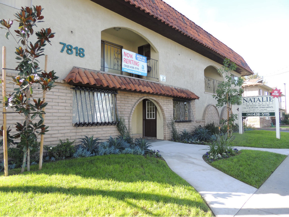 La Posada in Downey, CA - Building Photo