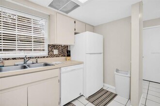 1526 Chateaux De Ville Ct in Clearwater, FL - Building Photo - Building Photo