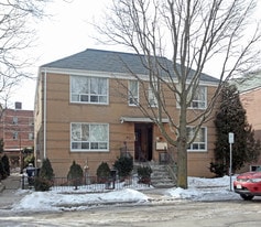 20 Norris Cres in Toronto, ON - Building Photo