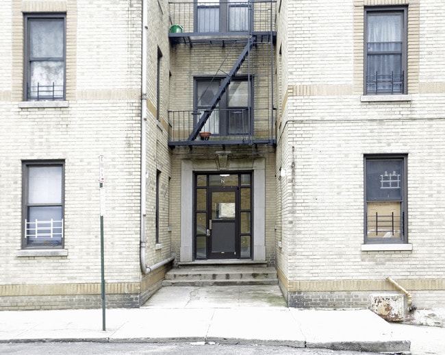 94 Convent Pl in Yonkers, NY - Building Photo - Building Photo