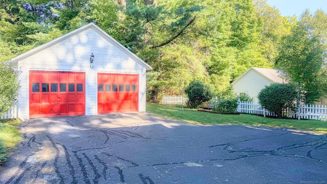 34 Hamilton Ave in Watertown, CT - Building Photo - Building Photo