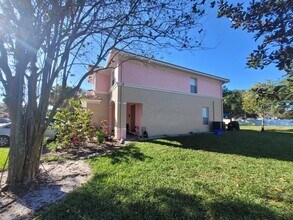 303 Seminole Palms Dr in Greenacres, FL - Building Photo - Building Photo