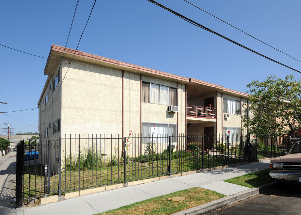 203 S St Louis St in Los Angeles, CA - Foto de edificio