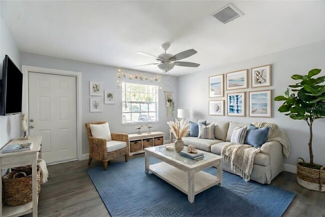 625 Omaha St in Palm Harbor, FL - Building Photo - Building Photo