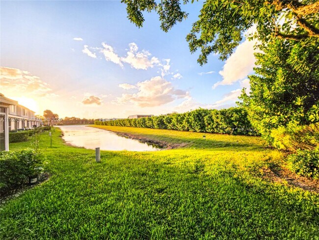 34 Key W Ct in Weston, FL - Building Photo - Building Photo