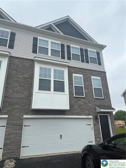 251 Winding Rd, Unit Apt 103 in Easton, PA - Building Photo