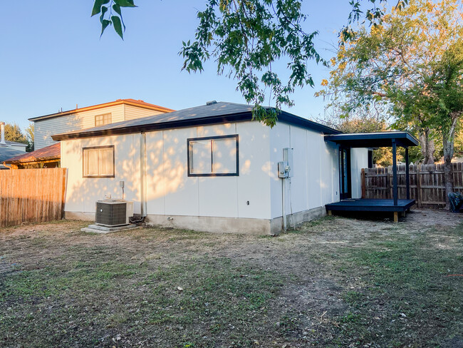 3527 Cameron Springs in San Antonio, TX - Building Photo - Building Photo