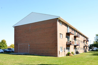 Colonial Terrace in Piqua, OH - Building Photo - Building Photo