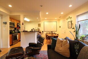 9 Sherman Rd, Unit 1 in Chestnut Hill, MA - Building Photo