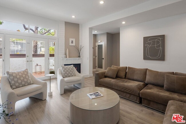 17165 Palisades Cir in Los Angeles, CA - Building Photo - Building Photo