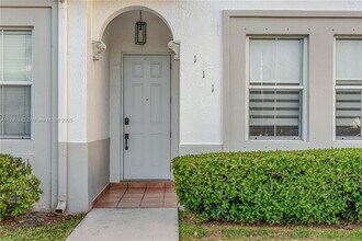 5460 NW 107th Ave in Doral, FL - Building Photo - Building Photo