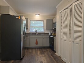 4204 Lakeview Dr NW in Huntsville, AL - Building Photo