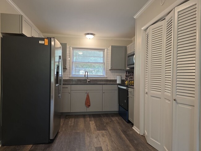 property at 4204 Lakeview Dr NW