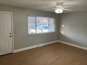 858 Heatherstone Dr in Cincinnati, OH - Building Photo - Building Photo