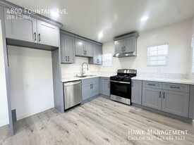 4800 Fountain Ave in Los Angeles, CA - Building Photo