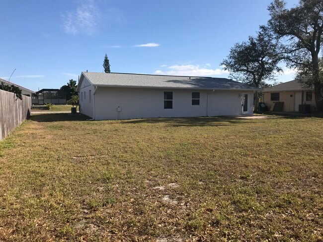 680 Forest Hill Ln NW in Port Charlotte, FL - Building Photo - Building Photo