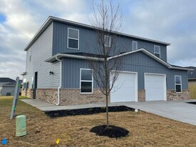 6721 SW Dignity Ave in Bentonville, AR - Building Photo