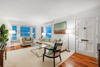 342 N Oakhurst Dr in Beverly Hills, CA - Foto de edificio - Interior Photo