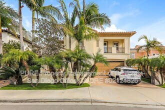 13073 Dressage Ln in San Diego, CA - Foto de edificio - Building Photo
