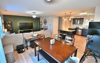 8311 S 35th St in Lincoln, NE - Foto de edificio - Building Photo