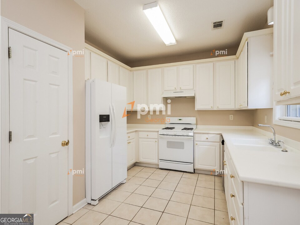 1311 Vine Cir in Mcdonough, GA - Building Photo