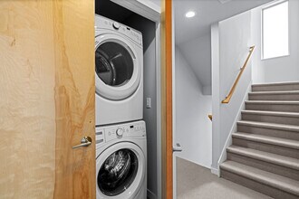 4036 Linden Ave N in Seattle, WA - Building Photo - Building Photo